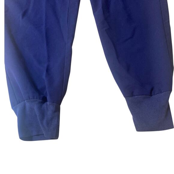 FIGS Technical Collection Scrub Jacket – Size L
Style: W21SW2064 - Picture 2 of 4